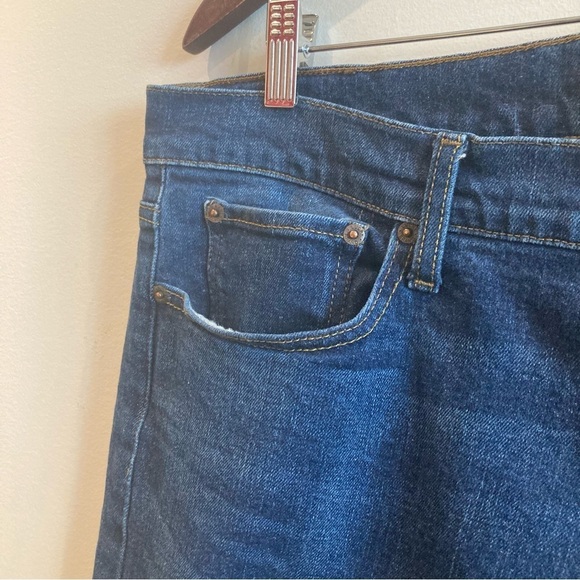 LUCKY BRAND Sz 38 x 34” 221  Original Straight Mid Wash 12” Rise Jeans - Picture 3 of 11